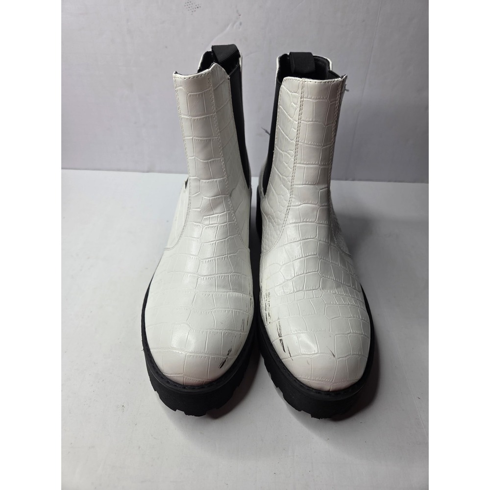 Womens White Croc Embossed Platform Chelsea Boots Lug Sole Ankle Booties Size 10
